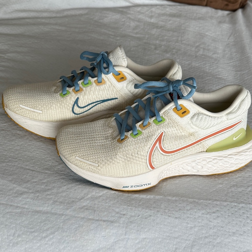 Men’s Nike Invincible 2 - size 9